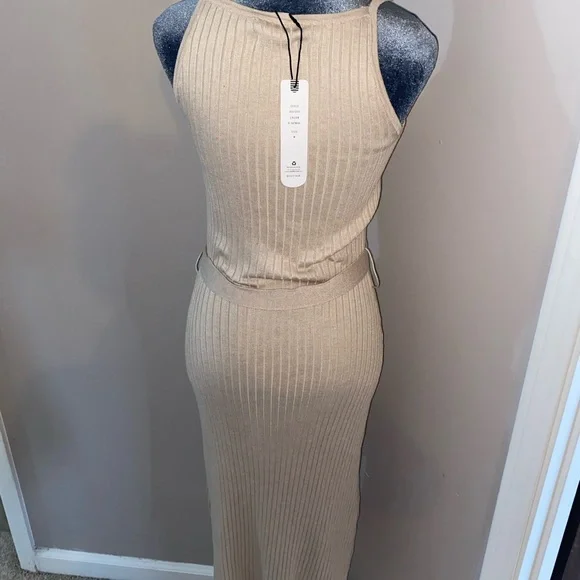 Olive + Oak Maxi Ribbed Dress - Picture 3 of 5